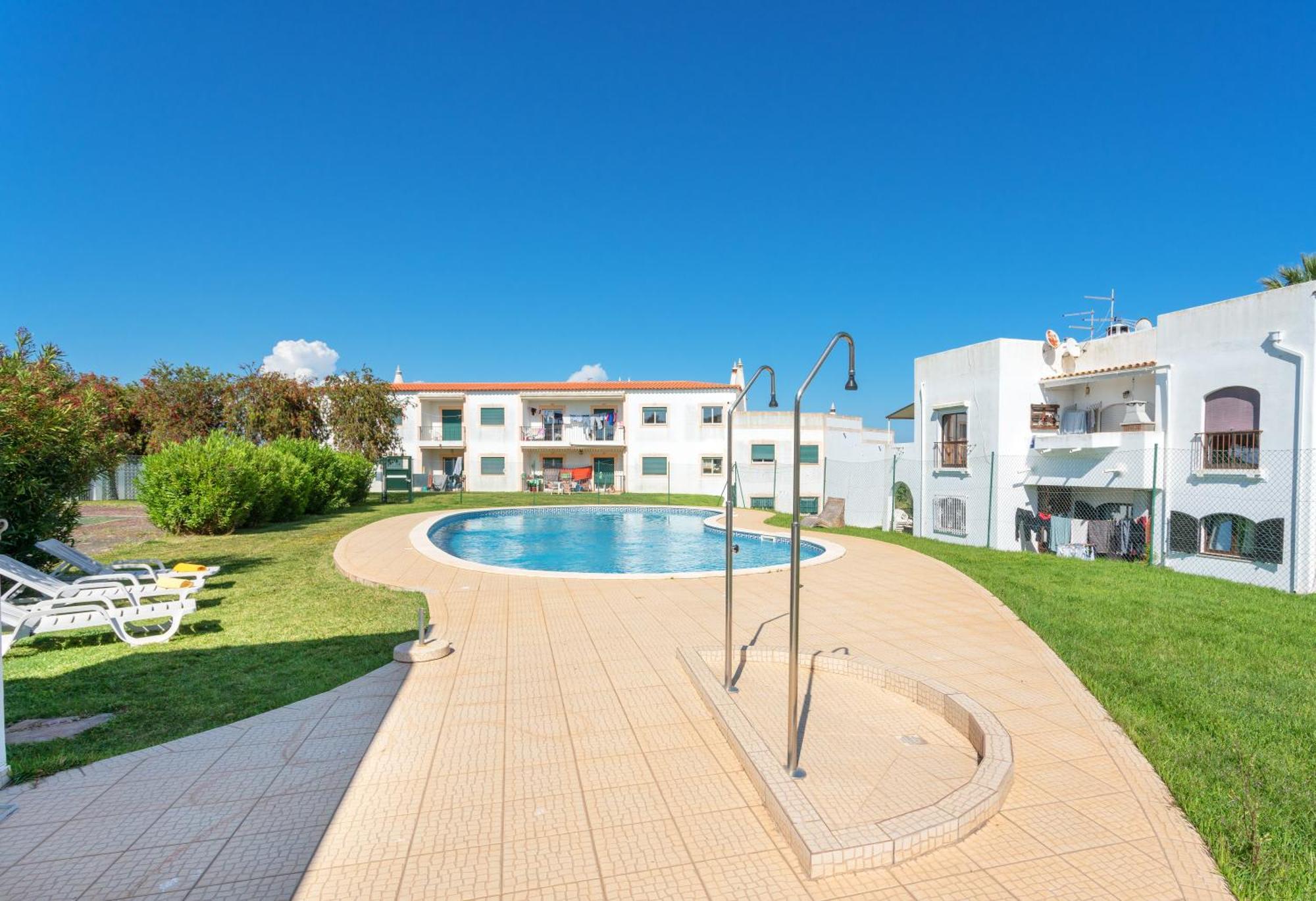 Bnb Homes Luxurious Apartment With 2 Bedrooms, Swimming Pool & Patio Albufeira Bagian luar foto
