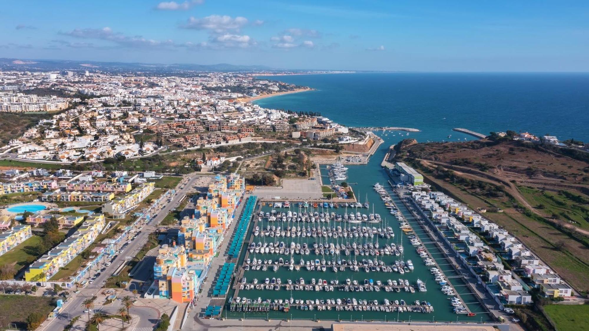 Bnb Homes Luxurious Apartment With 2 Bedrooms, Swimming Pool & Patio Albufeira Bagian luar foto
