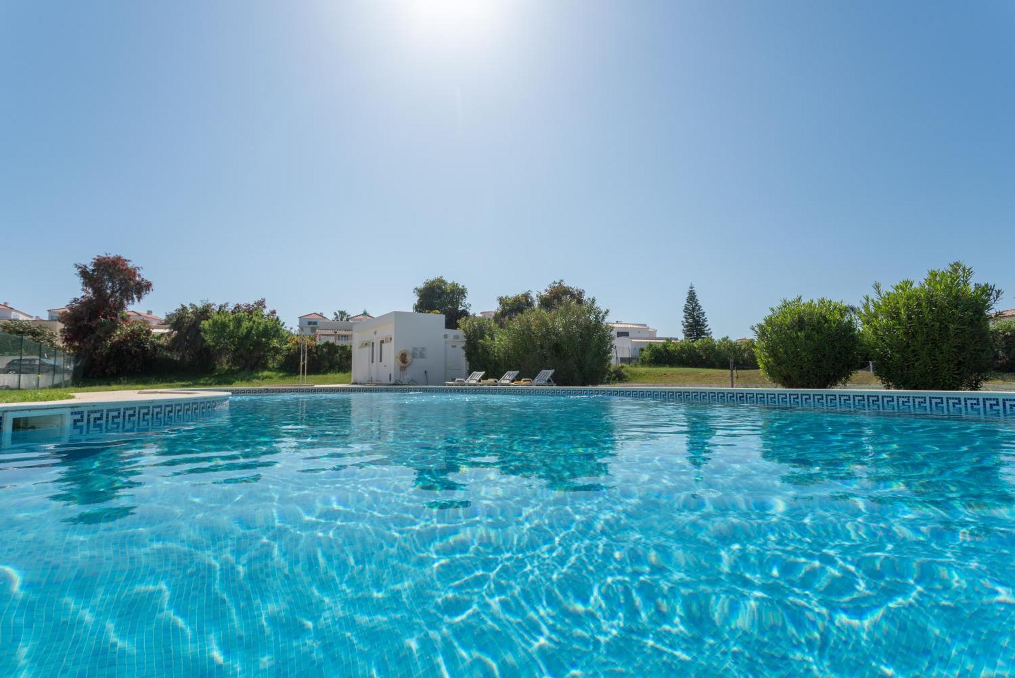 Bnb Homes Luxurious Apartment With 2 Bedrooms, Swimming Pool & Patio Albufeira Bagian luar foto
