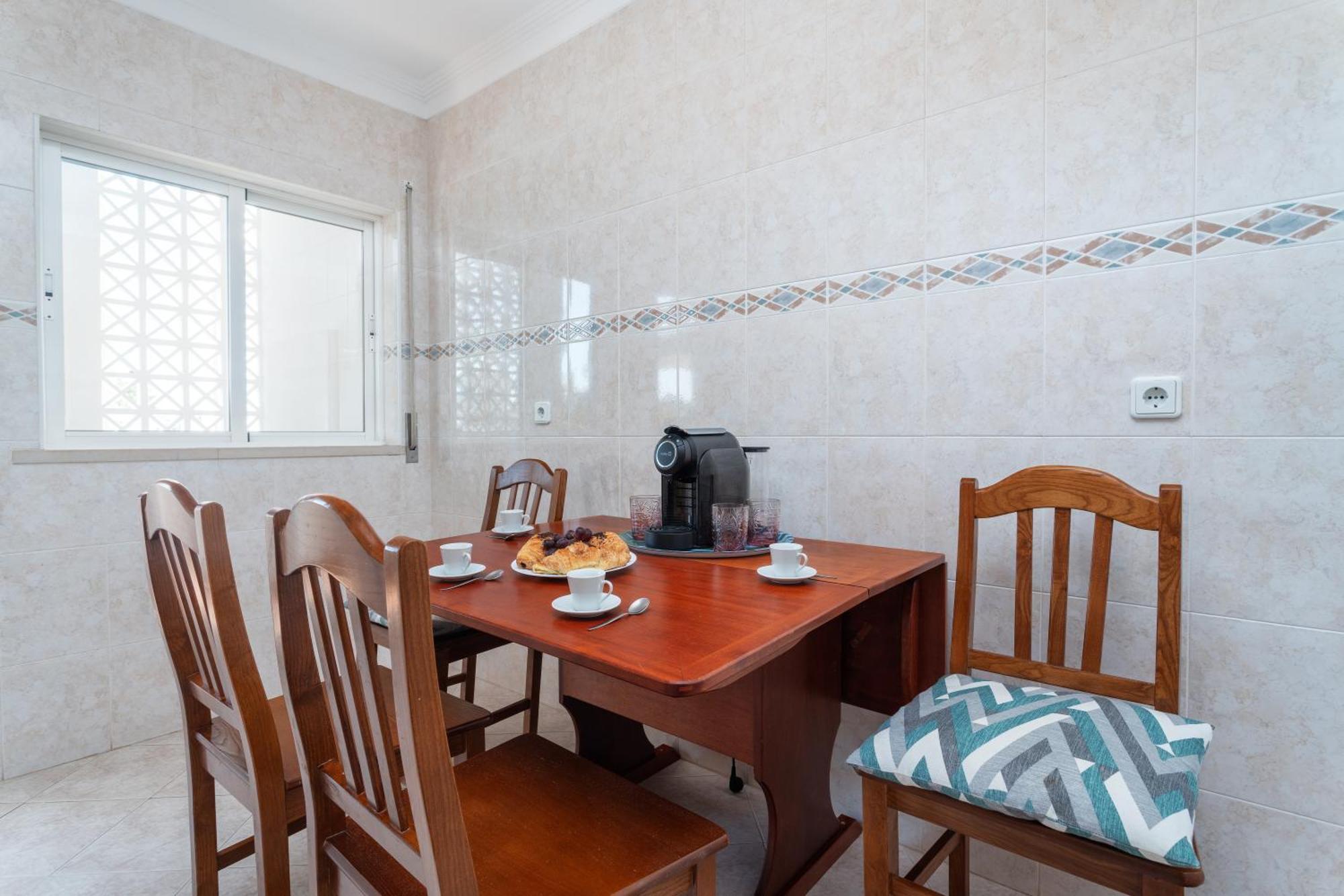 Bnb Homes Luxurious Apartment With 2 Bedrooms, Swimming Pool & Patio Albufeira Bagian luar foto