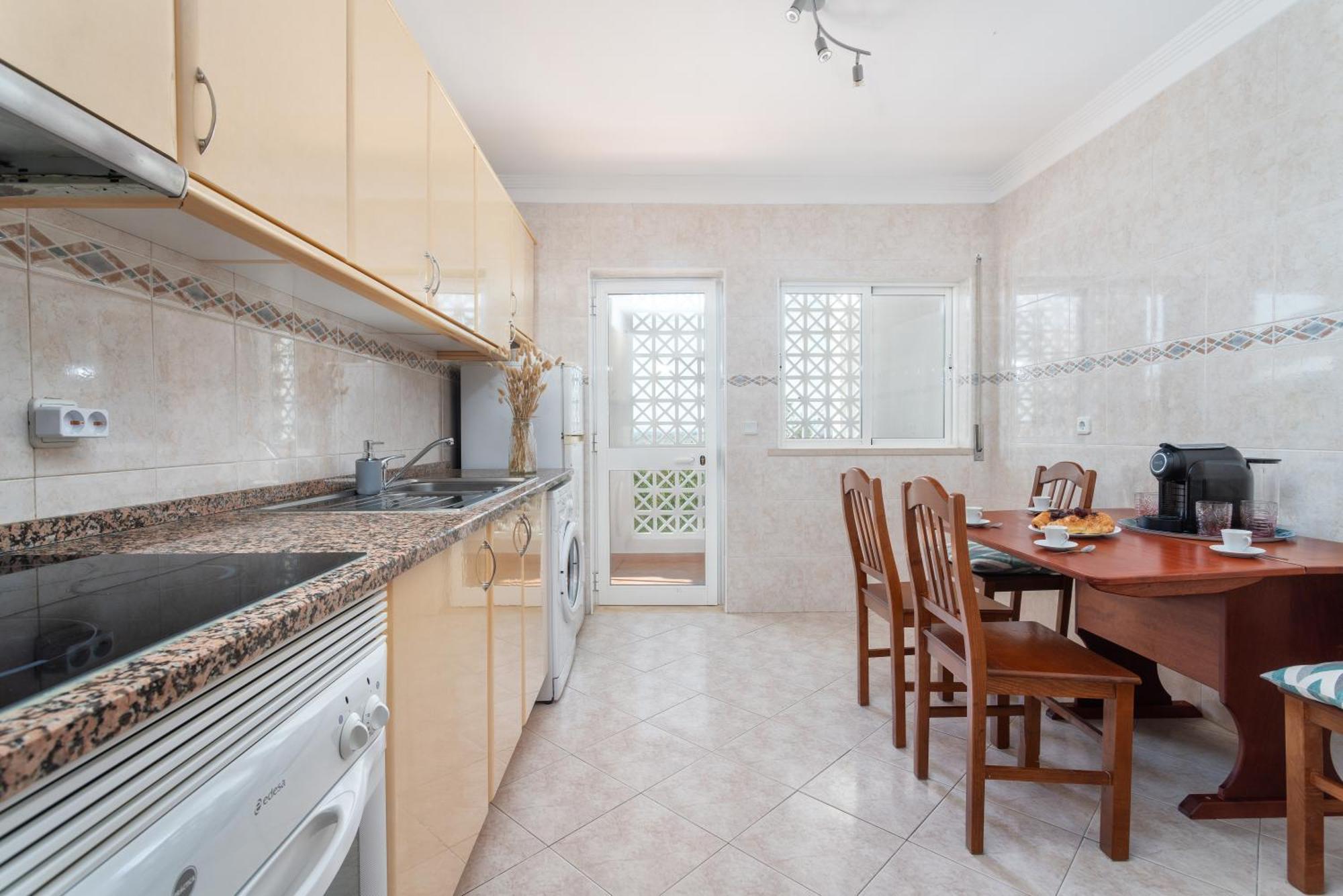 Bnb Homes Luxurious Apartment With 2 Bedrooms, Swimming Pool & Patio Albufeira Bagian luar foto