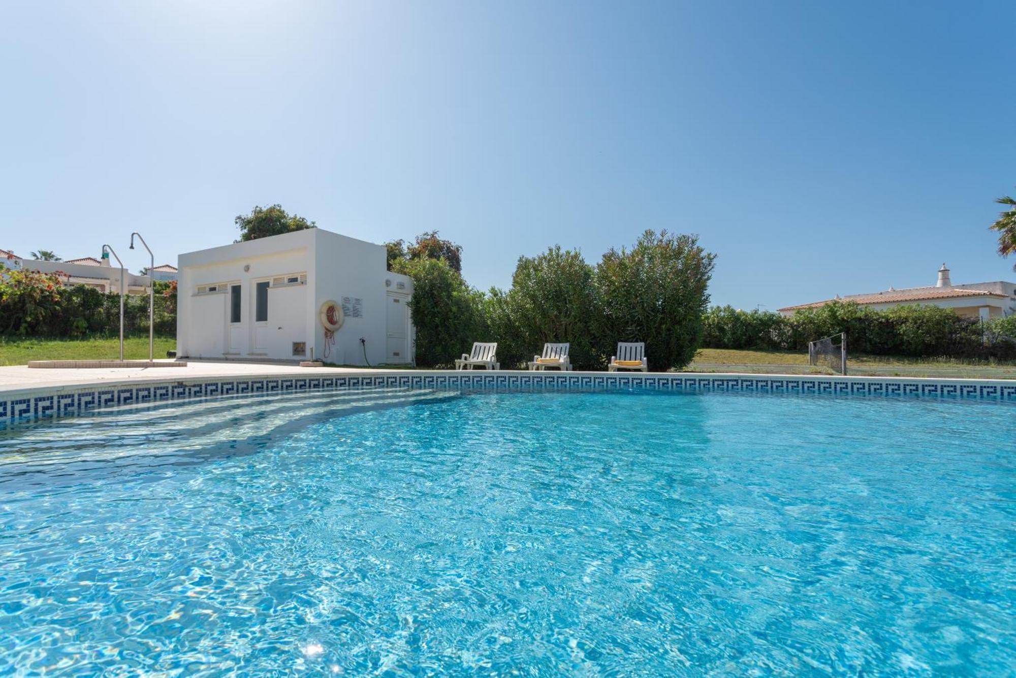 Bnb Homes Luxurious Apartment With 2 Bedrooms, Swimming Pool & Patio Albufeira Bagian luar foto