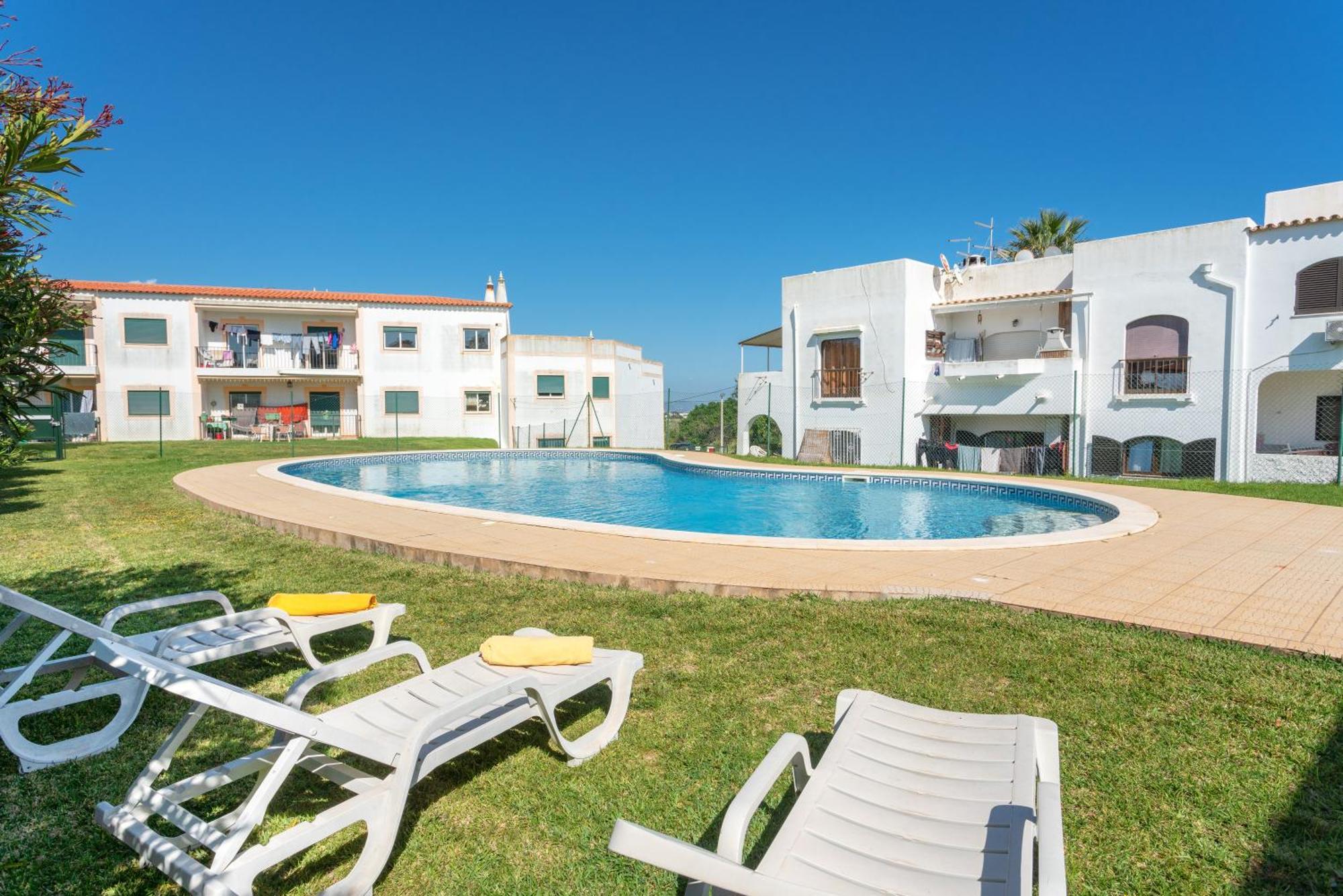 Bnb Homes Luxurious Apartment With 2 Bedrooms, Swimming Pool & Patio Albufeira Bagian luar foto