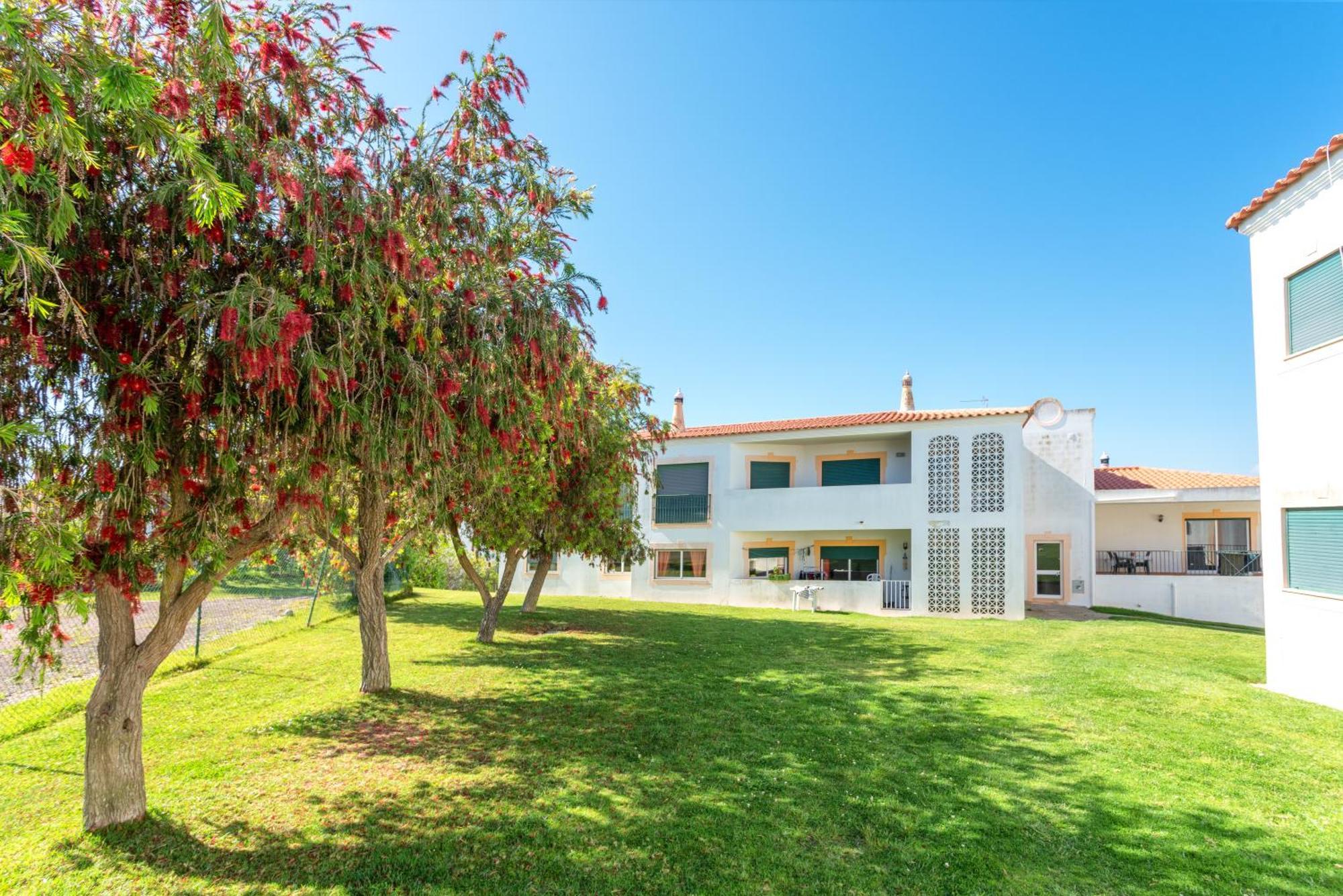 Bnb Homes Luxurious Apartment With 2 Bedrooms, Swimming Pool & Patio Albufeira Bagian luar foto