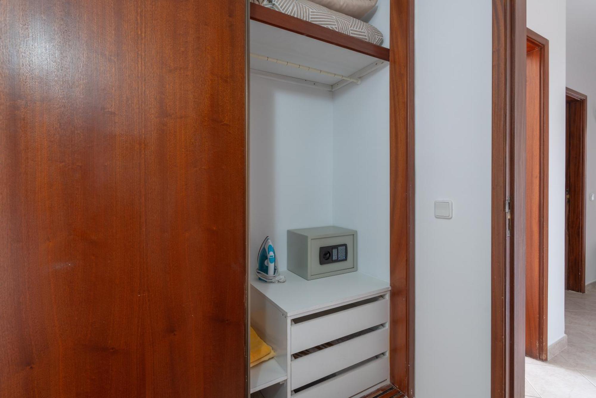 Bnb Homes Luxurious Apartment With 2 Bedrooms, Swimming Pool & Patio Albufeira Bagian luar foto
